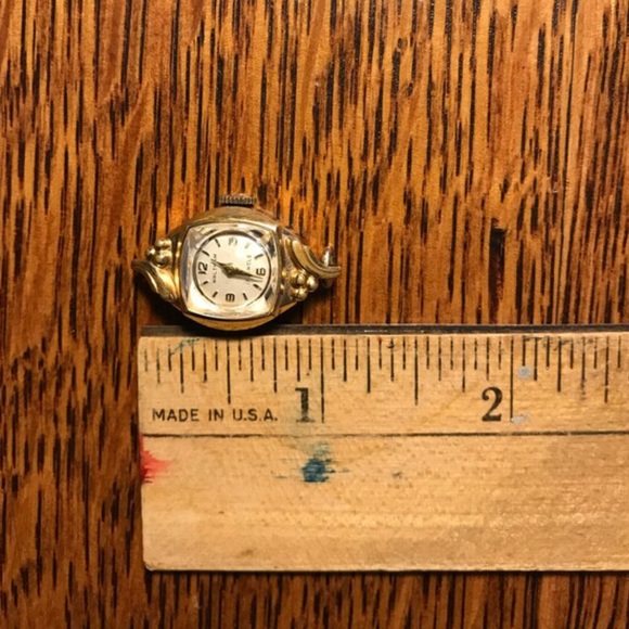 Waltham Ladies Watch. No Band. Manuel wind up. Believe it’s 10k gold plated. - Picture 3 of 10